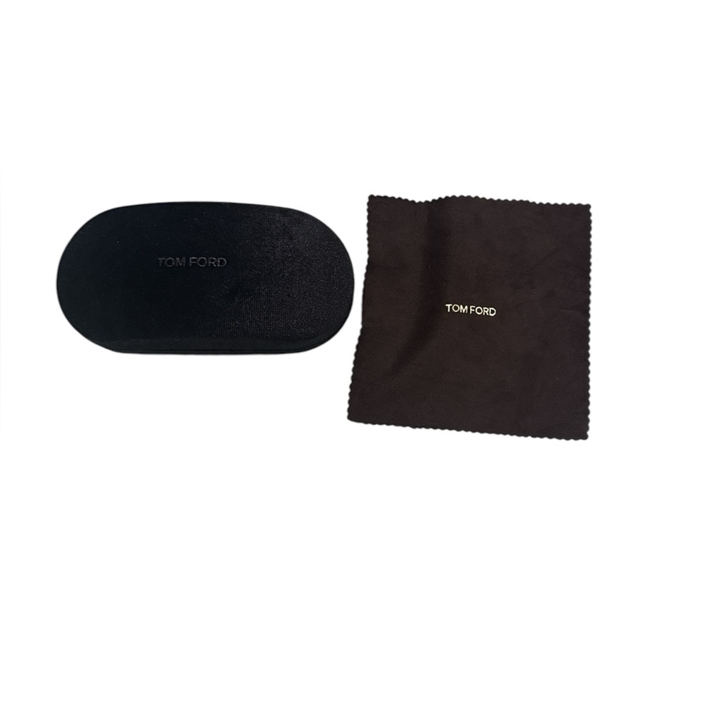 Tom Ford case velvet with Case only with microfiber glasses cleaner host pick